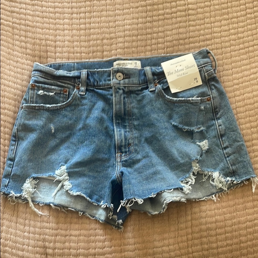 NWT Women's Blue Distressed Denim Shorts Sz 8